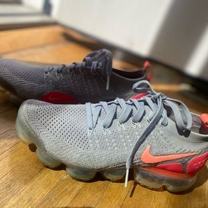 Nike Wmns Air VaporMax Flyknit 2 'Grey Crimson' W 9.5